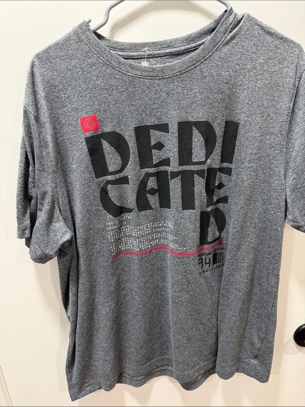 Old Navy Gray Graphic Short-Sleeve Tee with Red Accent